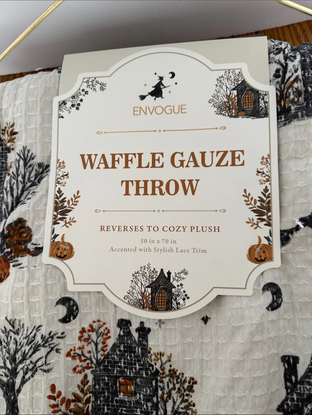 Envogue Halloween Cottage Waffle Gauze Throw in Cream, Brown and Black